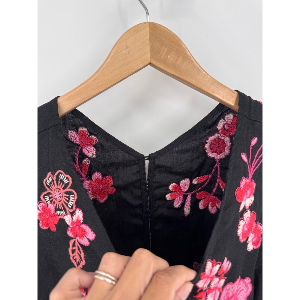 Johnny Was Embroidered Linen Top w
Small Black Pink Floral Paisley Sleeveless - Picture 3 of 9